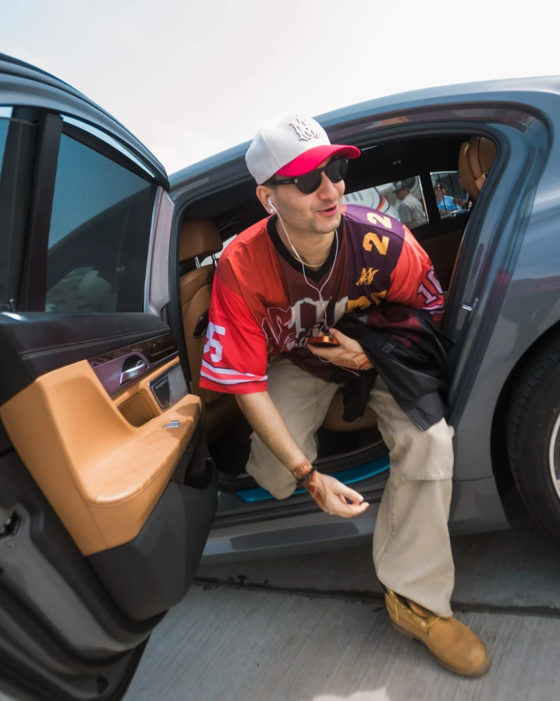 Sitarist Rishab Sharma exiting a car